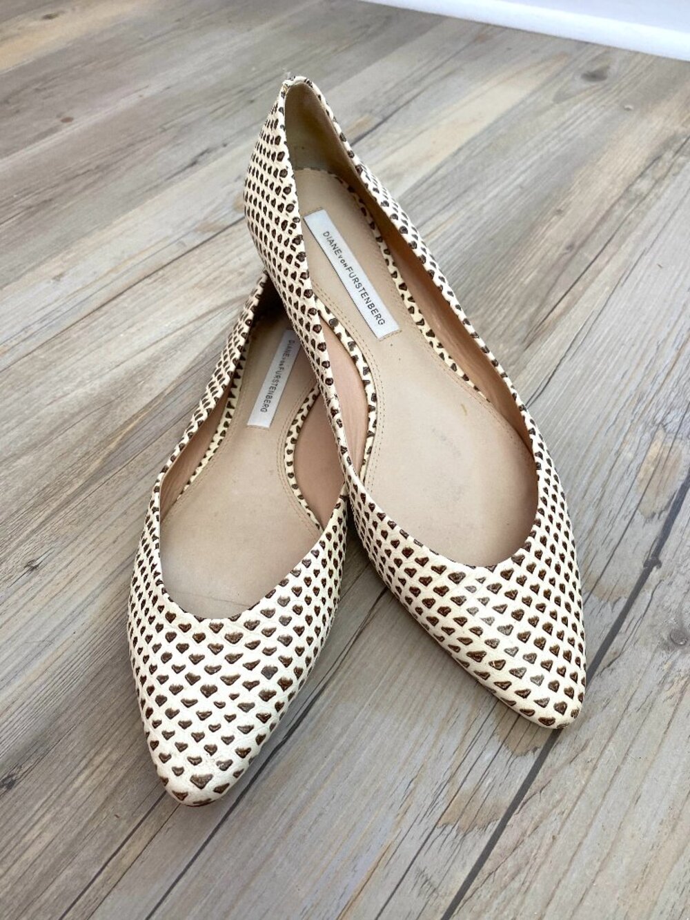 Diane Von Furstenburg Brown and Cream Pointed Toe Flats - Size 7.5